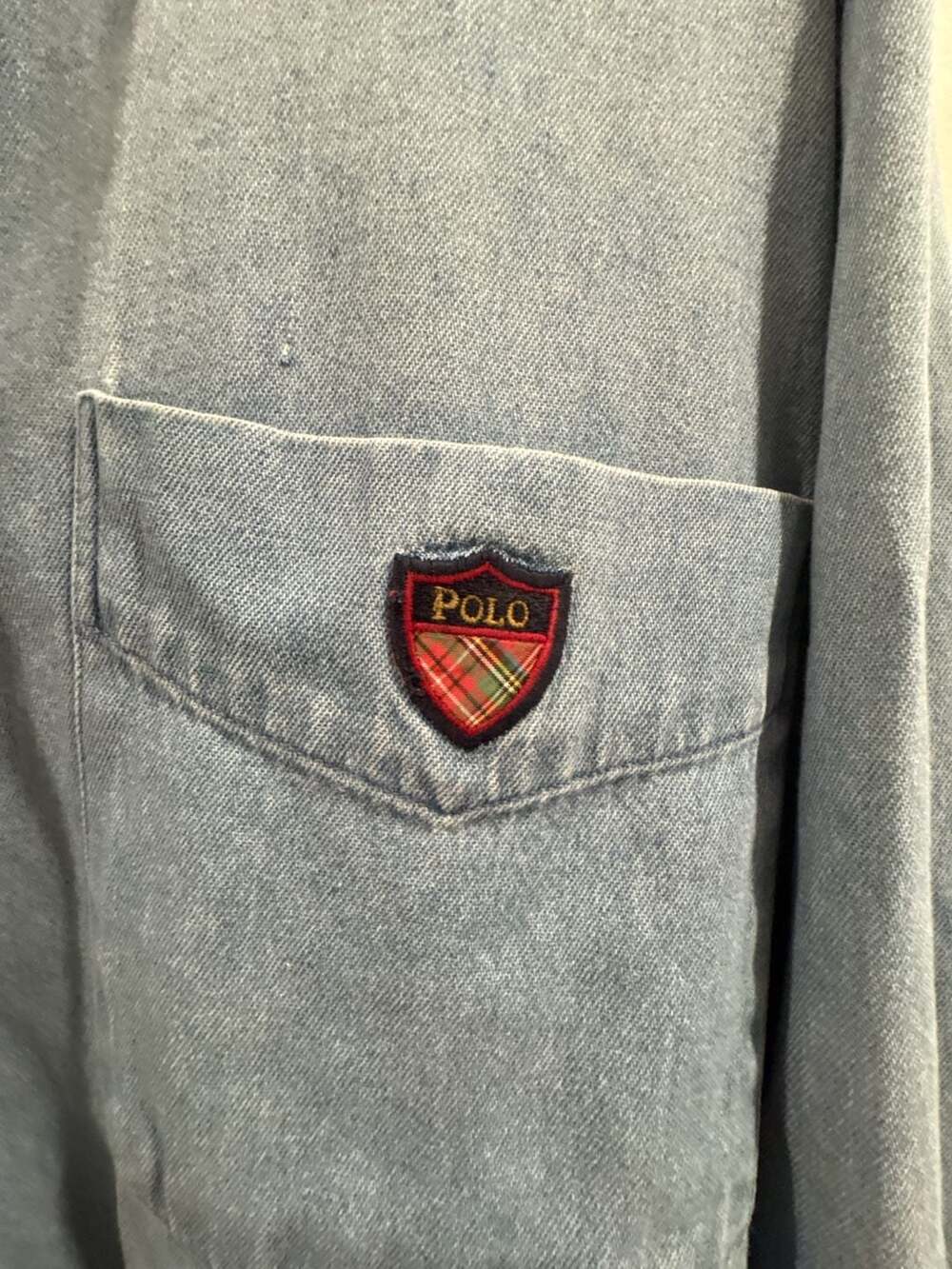 Ralph Lauren Denim Shirt Size L Light Wash Crest Pocket - Picture 3 of 5